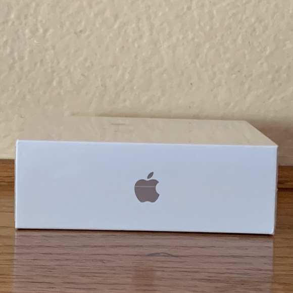 Apple Airpods 2nd Generation BRAND NEW - Picture 2 of 5